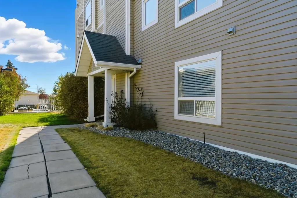 128 Centre Avenue Cochrane AB T4C2K5