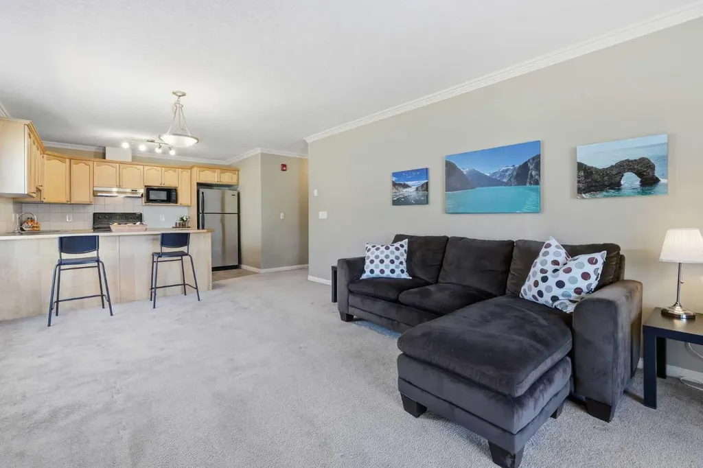128 Centre Avenue Cochrane AB T4C2K5