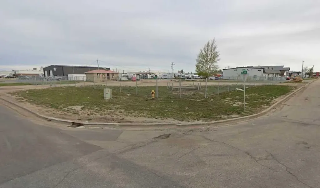8906 109 Street Grande Prairie AB T8V 4W4