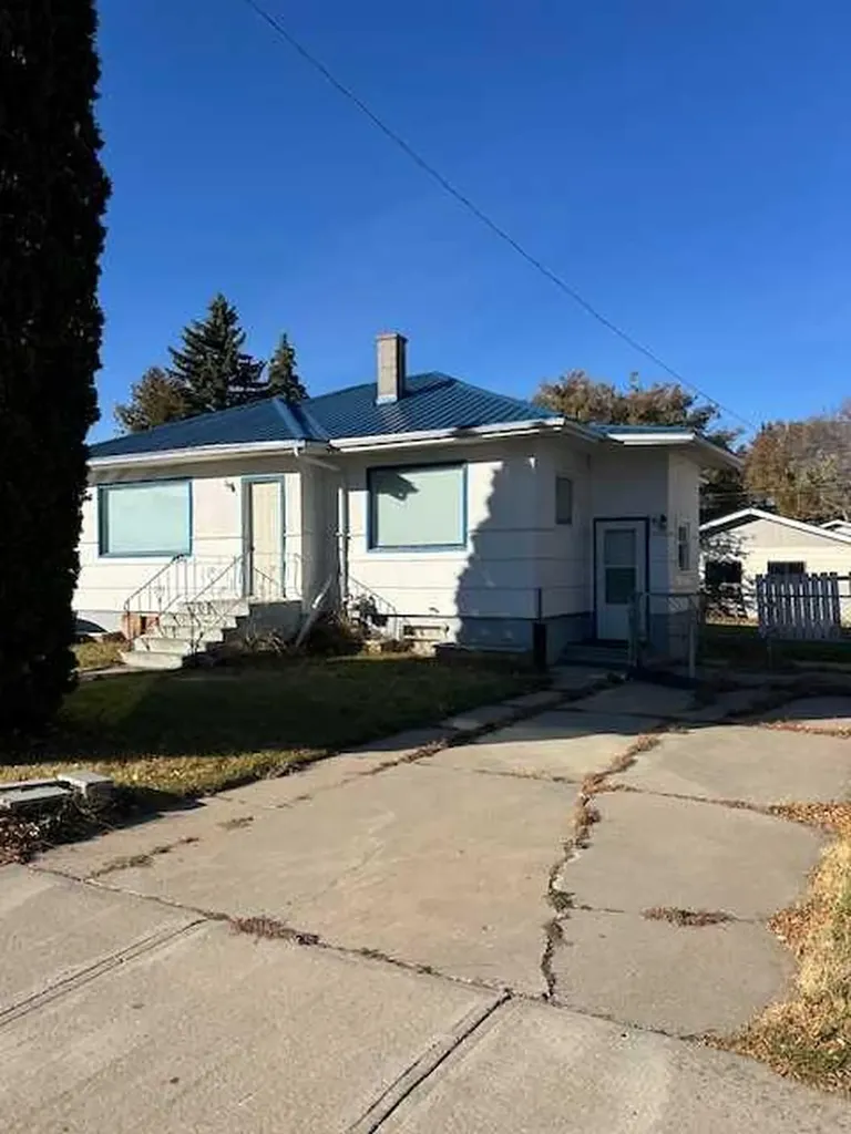 4817 51 Avenue Taber AB T1G 1H1