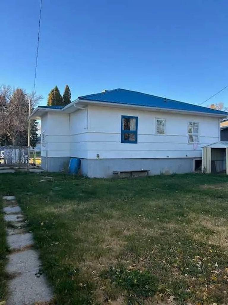 4817 51 Avenue Taber AB T1G 1H1