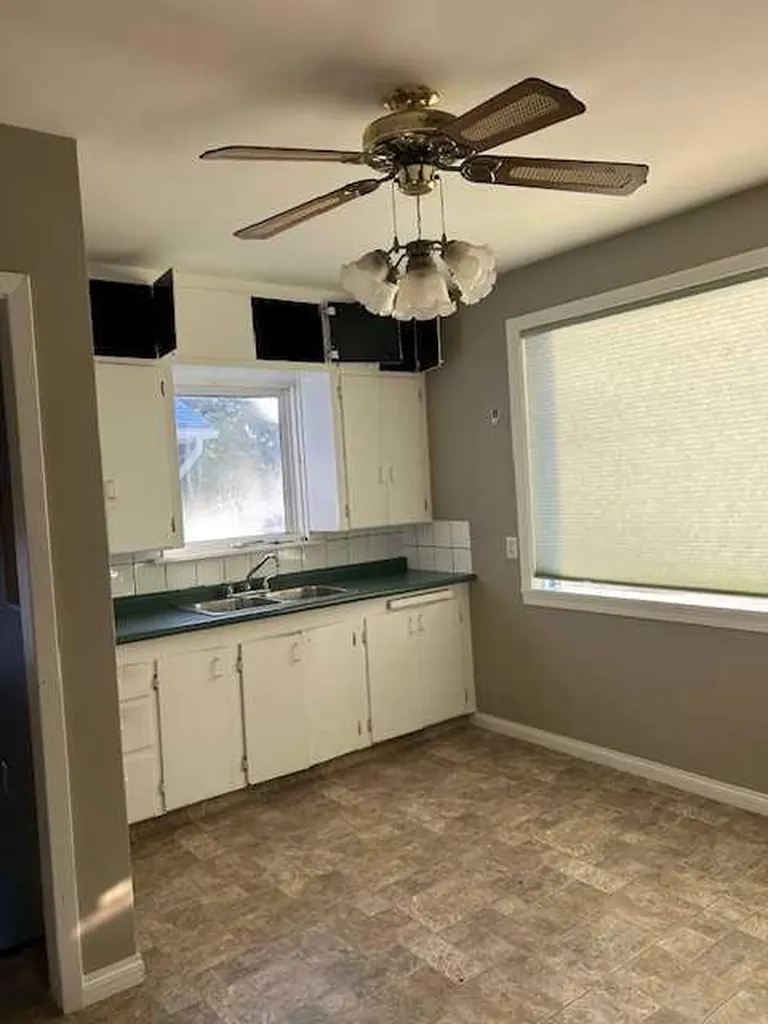 4817 51 Avenue Taber AB T1G 1H1