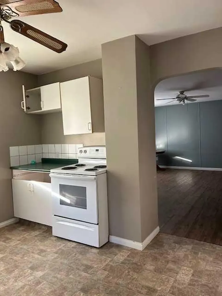 4817 51 Avenue Taber AB T1G 1H1