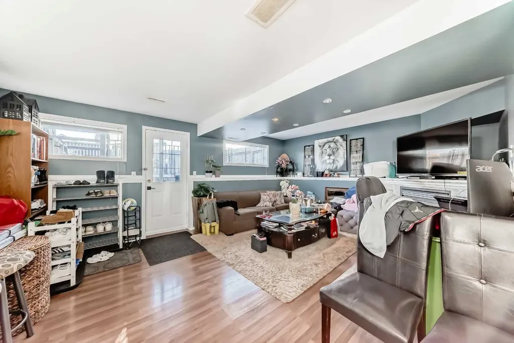 144 Taradale Drive NE Calgary AB T3J 5G3