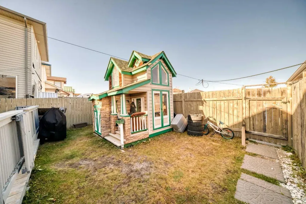 144 Taradale Drive NE Calgary AB T3J 5G3