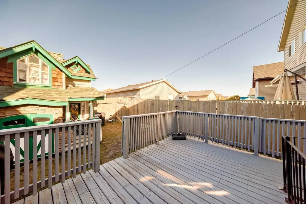 144 Taradale Drive NE Calgary AB T3J 5G3