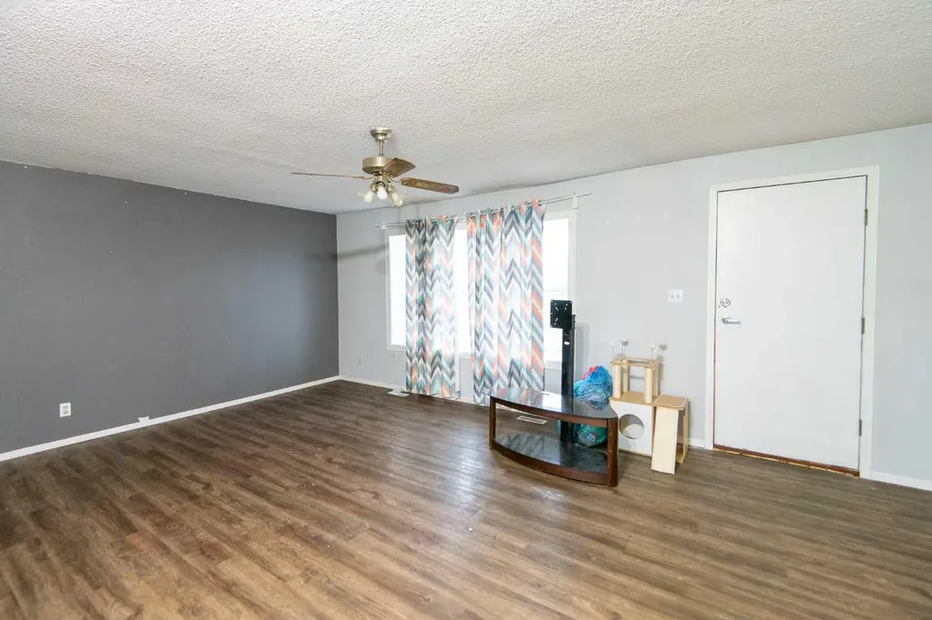 5702 44 Avenue Fort Vermilion AB T0H 1N0