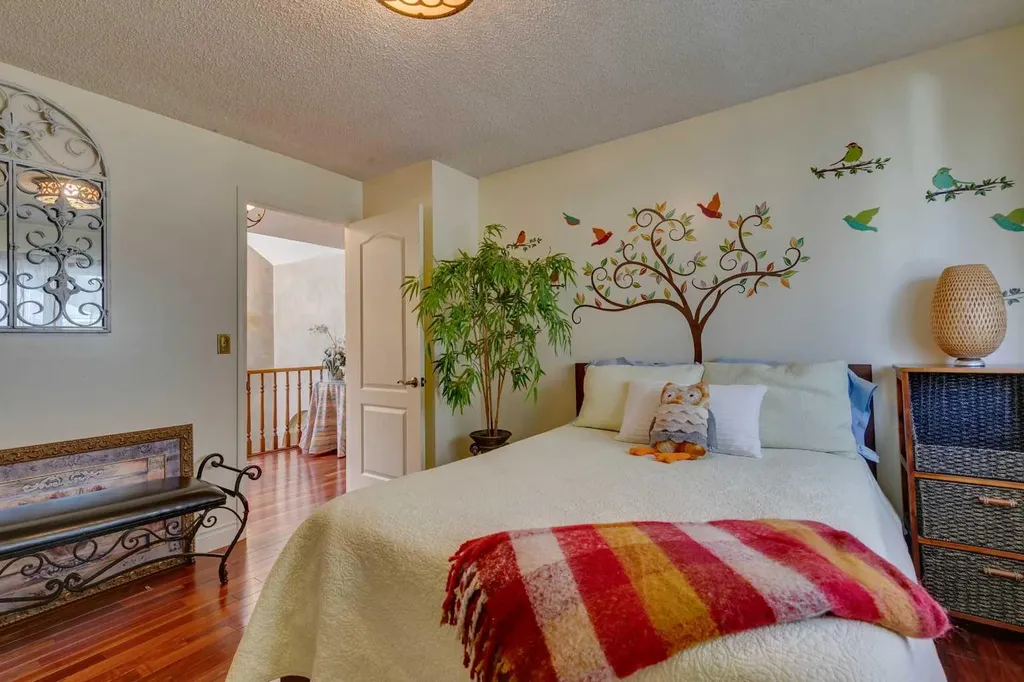 1302 Frontenac Avenue SW Calgary AB T2B1B6