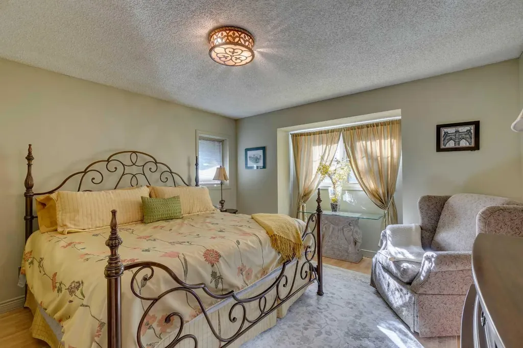 1302 Frontenac Avenue SW Calgary AB T2B1B6