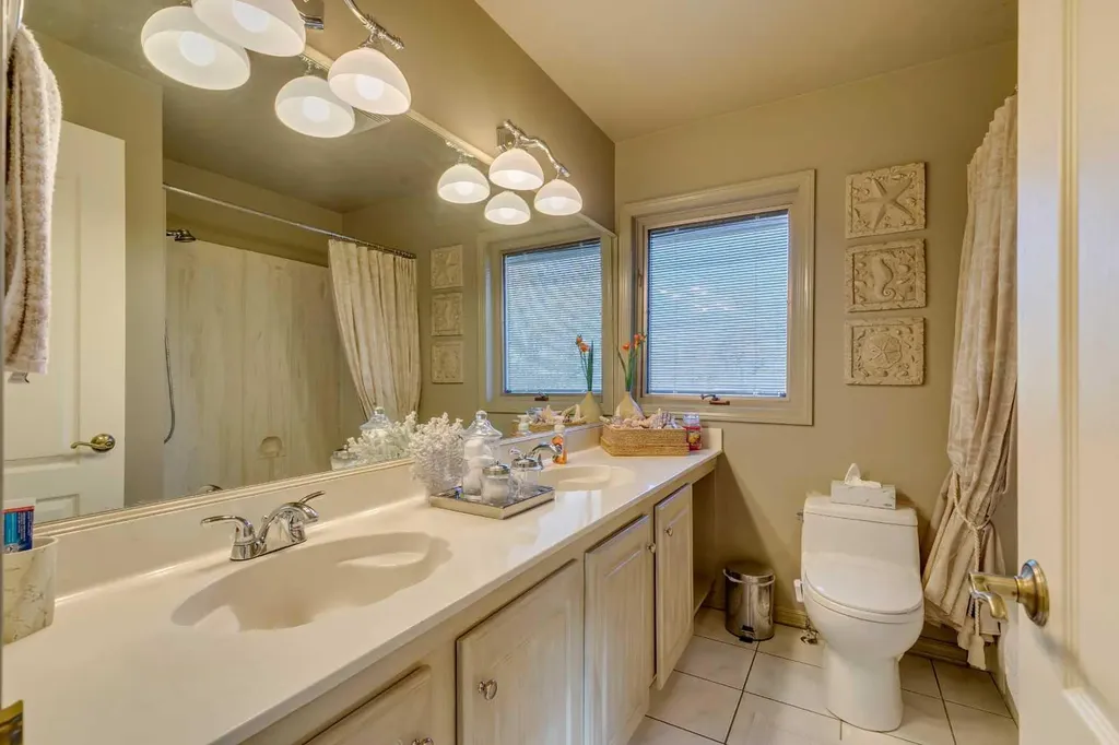 1302 Frontenac Avenue SW Calgary AB T2B1B6