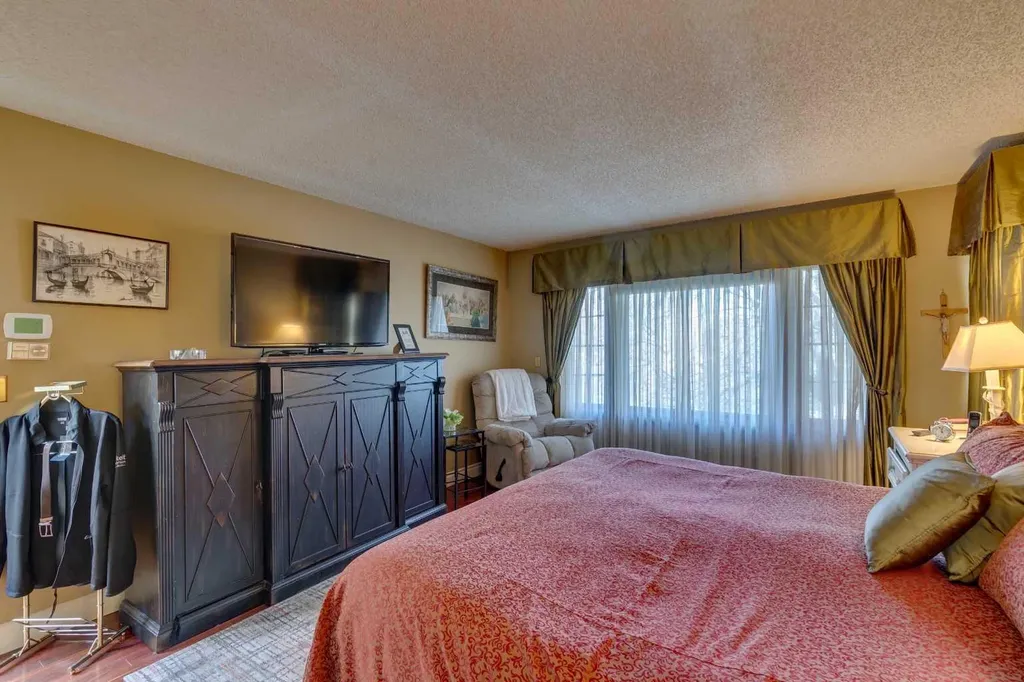1302 Frontenac Avenue SW Calgary AB T2B1B6