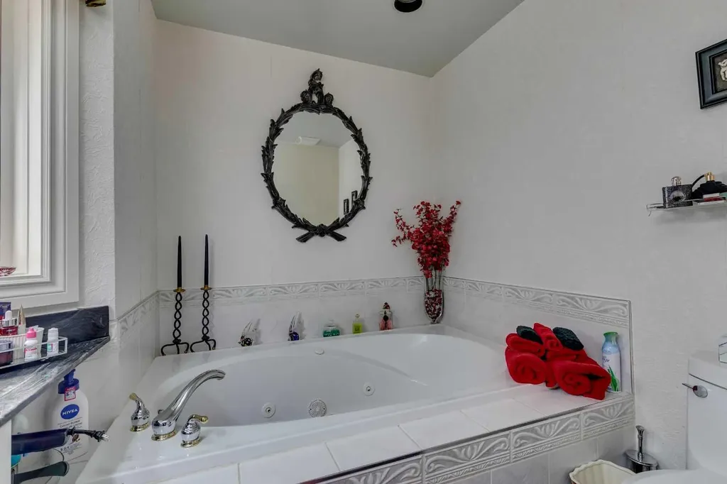 1302 Frontenac Avenue SW Calgary AB T2B1B6