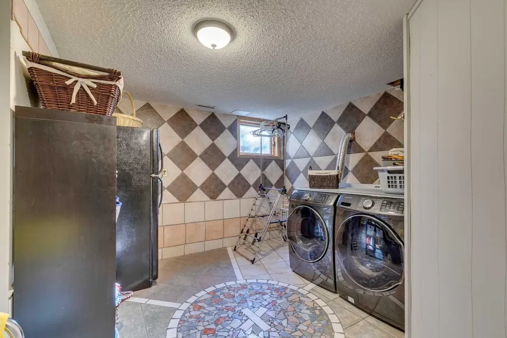 1302 Frontenac Avenue SW Calgary AB T2B1B6