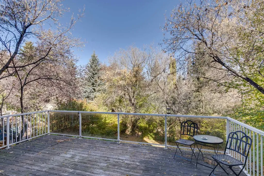 1302 Frontenac Avenue SW Calgary AB T2B1B6