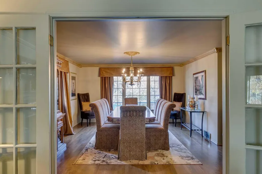 1302 Frontenac Avenue SW Calgary AB T2B1B6