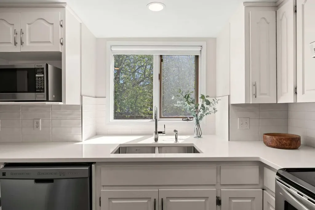 34 Sunhaven Link SE Calgary AB T2X 2M4