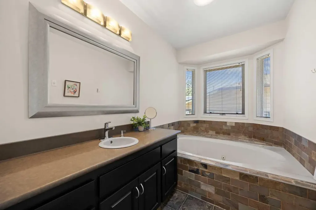34 Sunhaven Link SE Calgary AB T2X 2M4