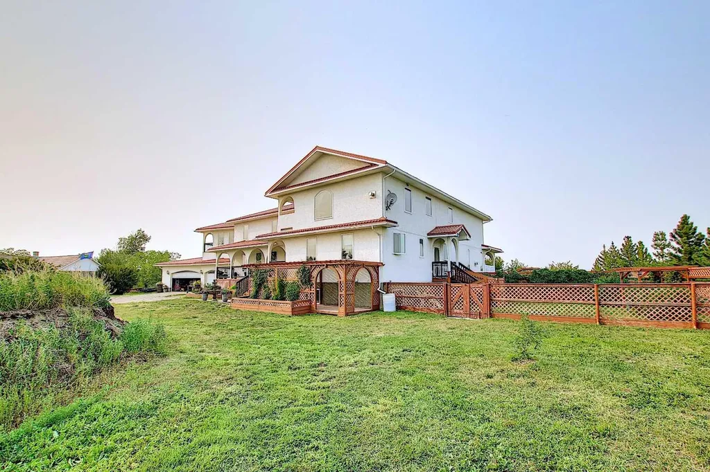 255046 Township Road 250 Rural Wheatland County AB T1P 0K6