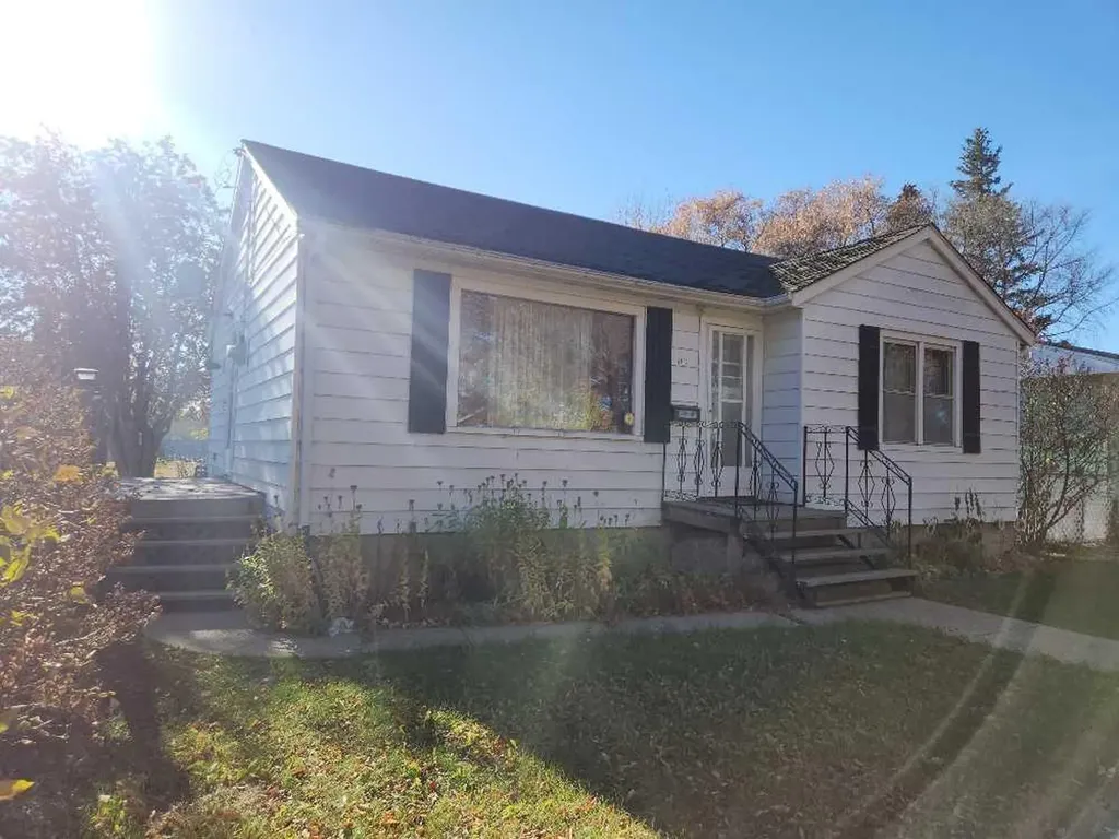 4913-57 Avenue High Prairie AB T0G 1E0
