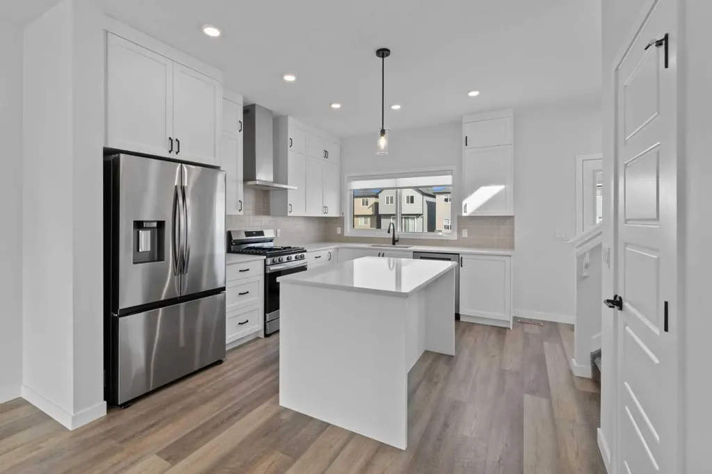 994 Chinook Winds Meadow SW Airdrie AB T4B 5R1
