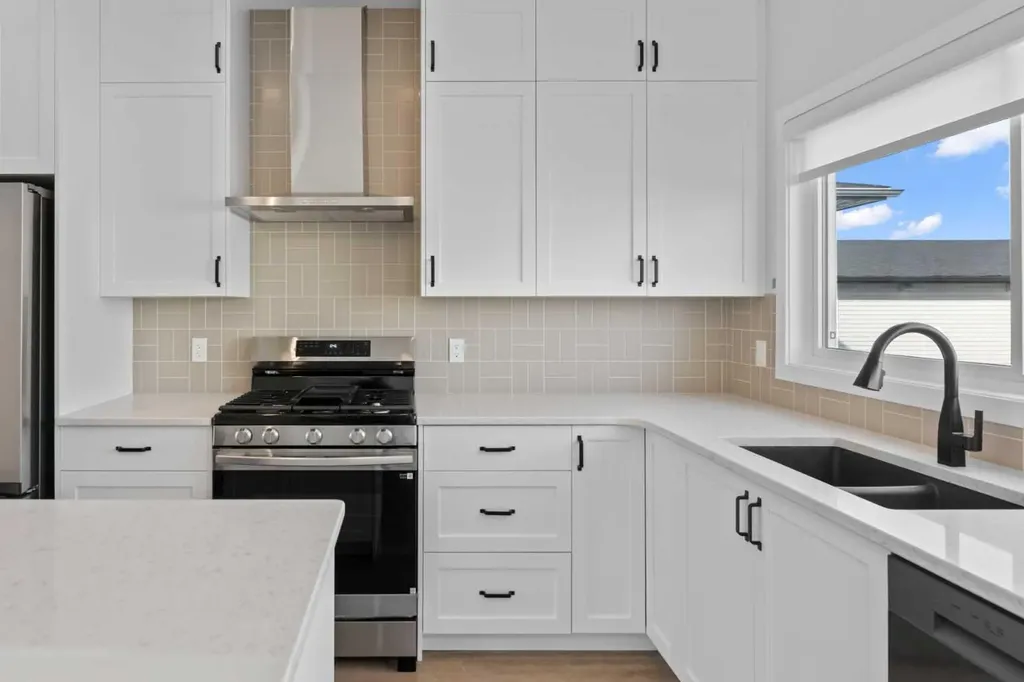 994 Chinook Winds Meadow SW Airdrie AB T4B 5R1