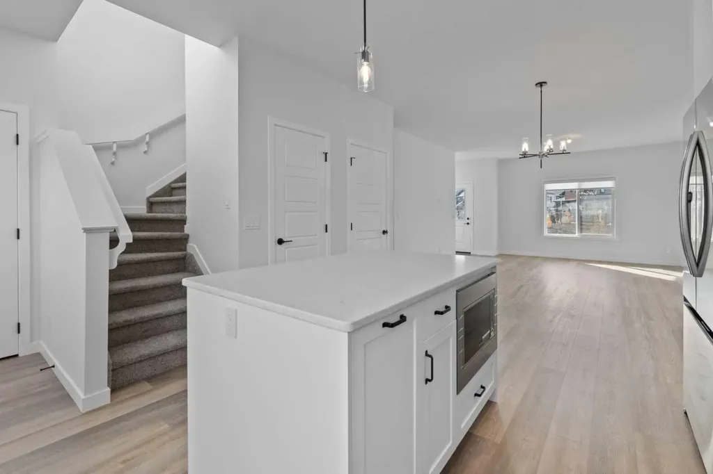994 Chinook Winds Meadow SW Airdrie AB T4B 5R1