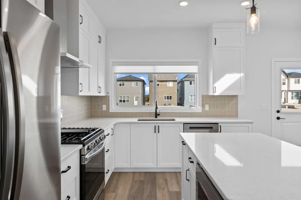 994 Chinook Winds Meadow SW Airdrie AB T4B 5R1