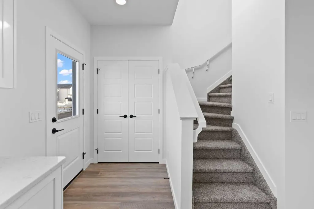 994 Chinook Winds Meadow SW Airdrie AB T4B 5R1
