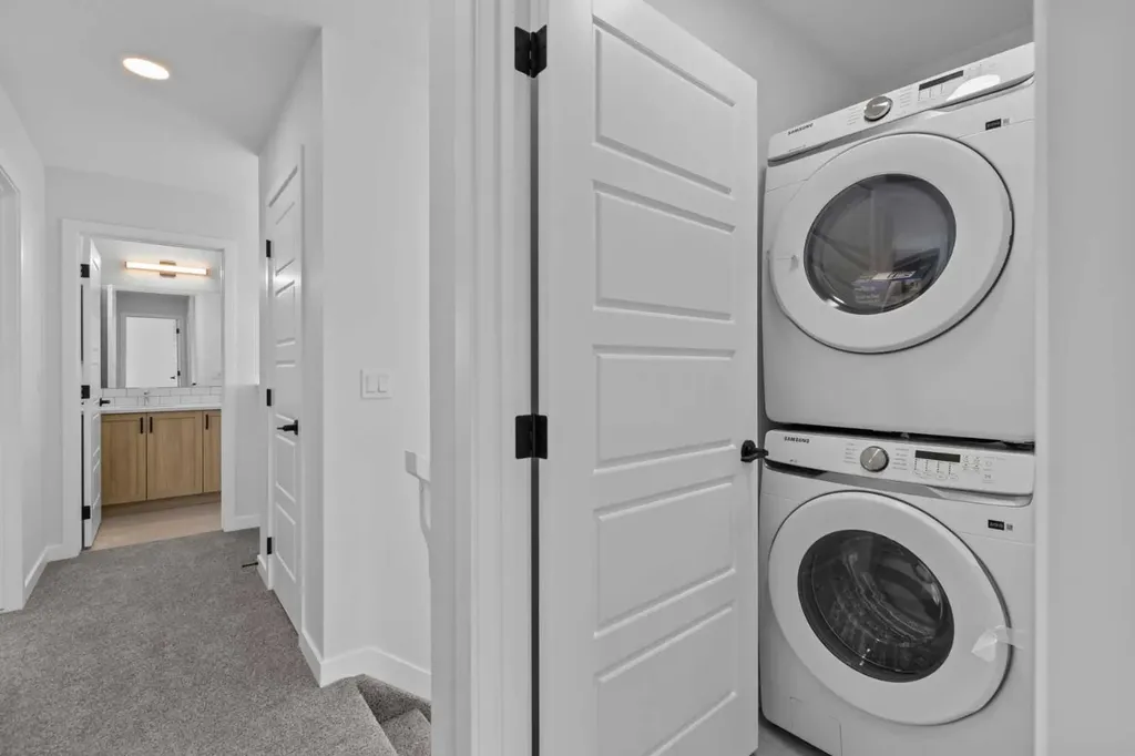 994 Chinook Winds Meadow SW Airdrie AB T4B 5R1