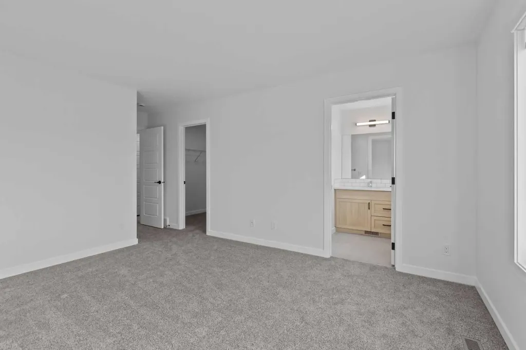 994 Chinook Winds Meadow SW Airdrie AB T4B 5R1