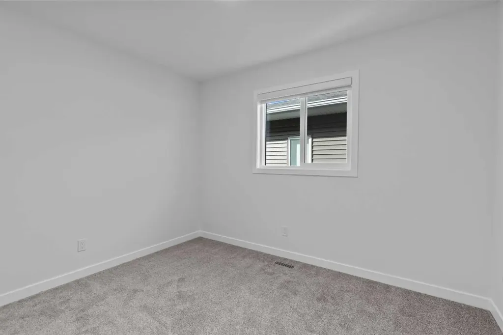 994 Chinook Winds Meadow SW Airdrie AB T4B 5R1