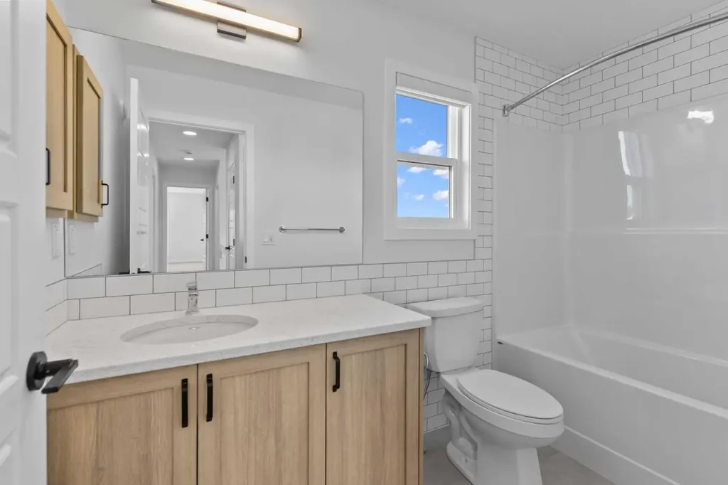 994 Chinook Winds Meadow SW Airdrie AB T4B 5R1