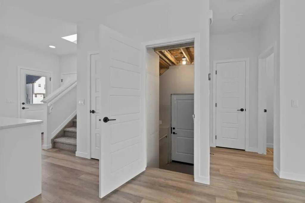 994 Chinook Winds Meadow SW Airdrie AB T4B 5R1