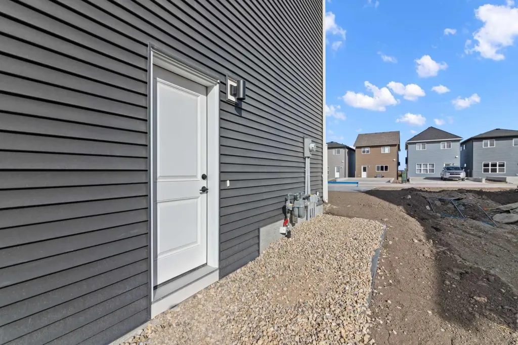994 Chinook Winds Meadow SW Airdrie AB T4B 5R1