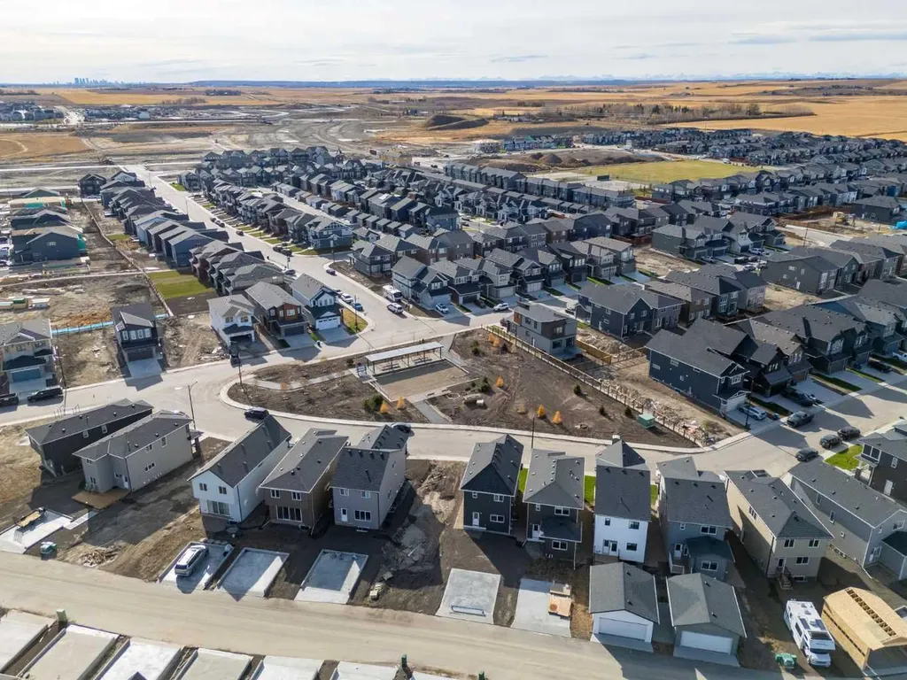 994 Chinook Winds Meadow SW Airdrie AB T4B 5R1