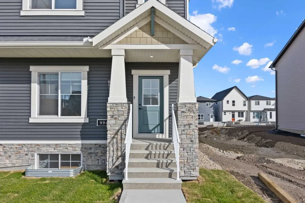 994 Chinook Winds Meadow SW Airdrie AB T4B 5R1