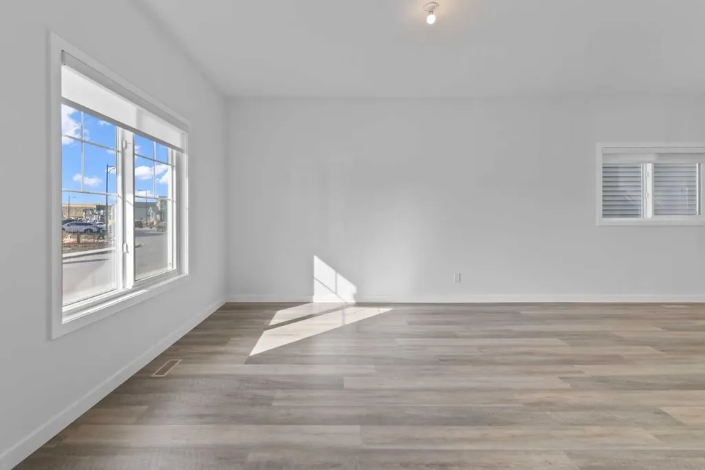 994 Chinook Winds Meadow SW Airdrie AB T4B 5R1