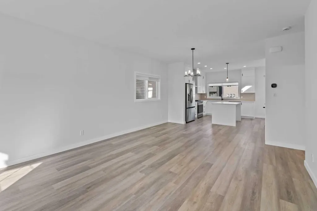 994 Chinook Winds Meadow SW Airdrie AB T4B 5R1
