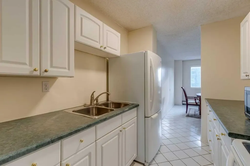 1320 12 Avenue SW Calgary AB T3C3R6