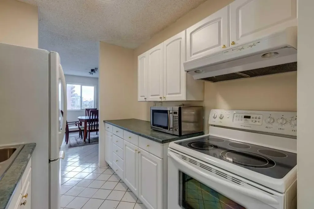 1320 12 Avenue SW Calgary AB T3C3R6