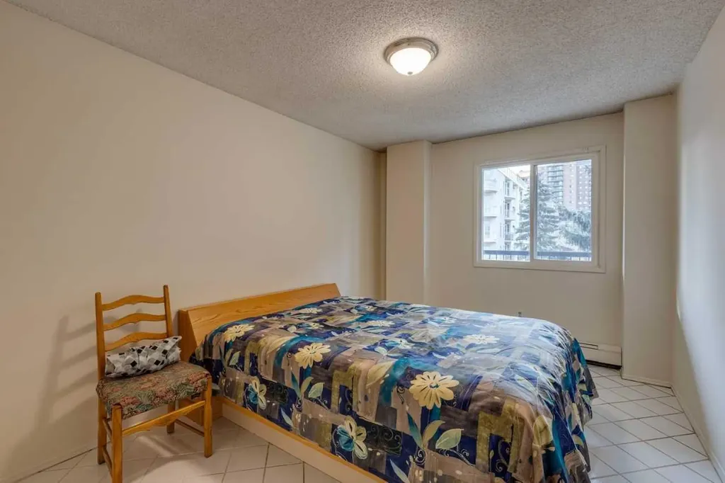 1320 12 Avenue SW Calgary AB T3C3R6