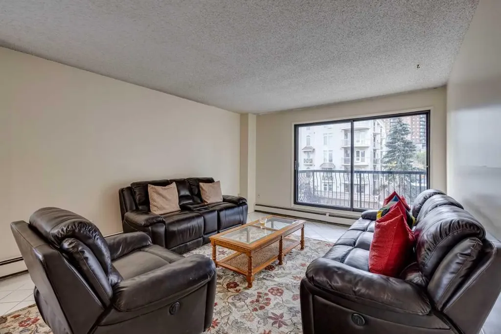 1320 12 Avenue SW Calgary AB T3C3R6