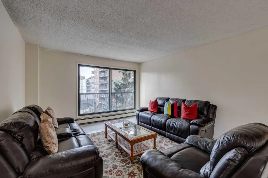 1320 12 Avenue SW Calgary AB T3C3R6