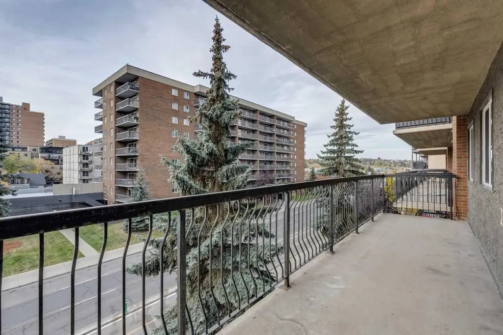 1320 12 Avenue SW Calgary AB T3C3R6