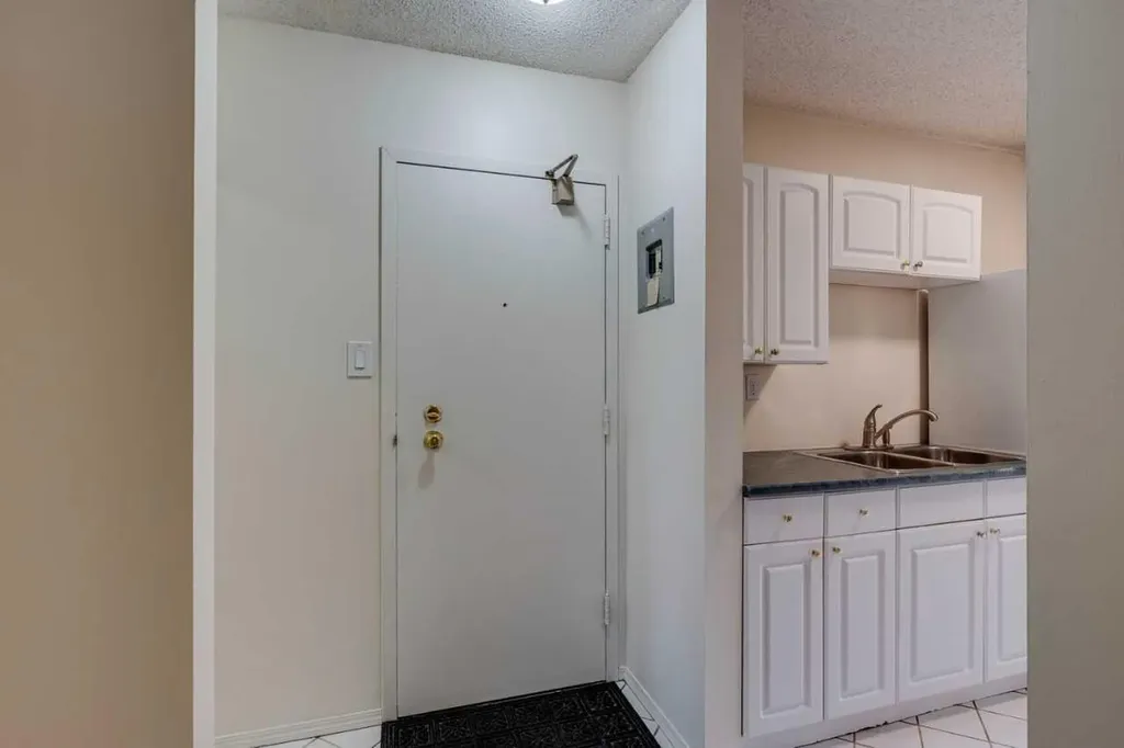 1320 12 Avenue SW Calgary AB T3C3R6