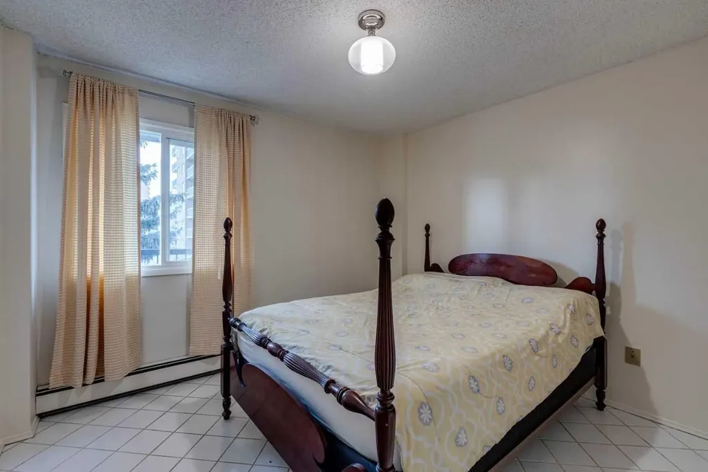 1320 12 Avenue SW Calgary AB T3C3R6