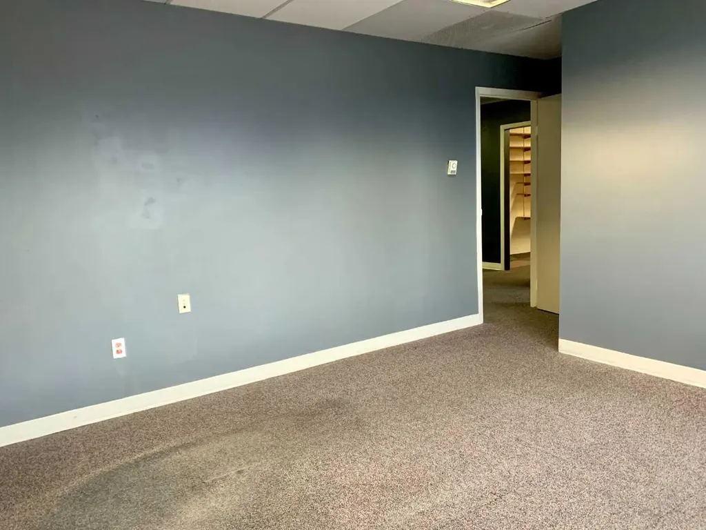 602 16 Avenue NW Calgary AB T2M 0J7