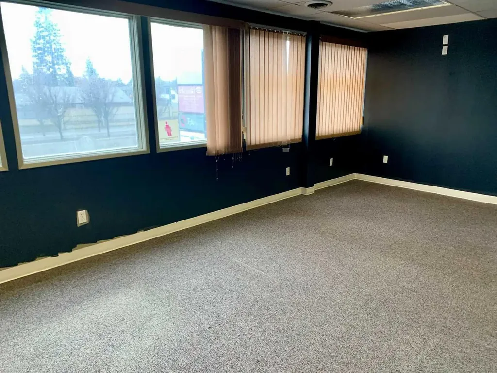 602 16 Avenue NW Calgary AB T2M 0J7