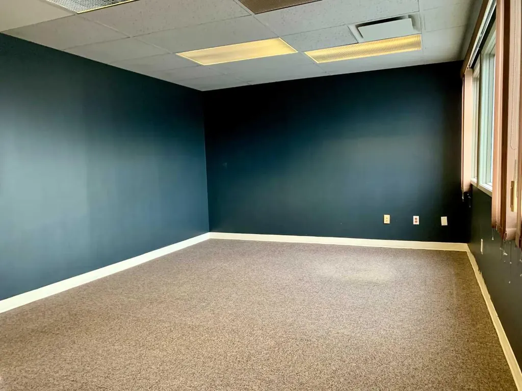 602 16 Avenue NW Calgary AB T2M 0J7