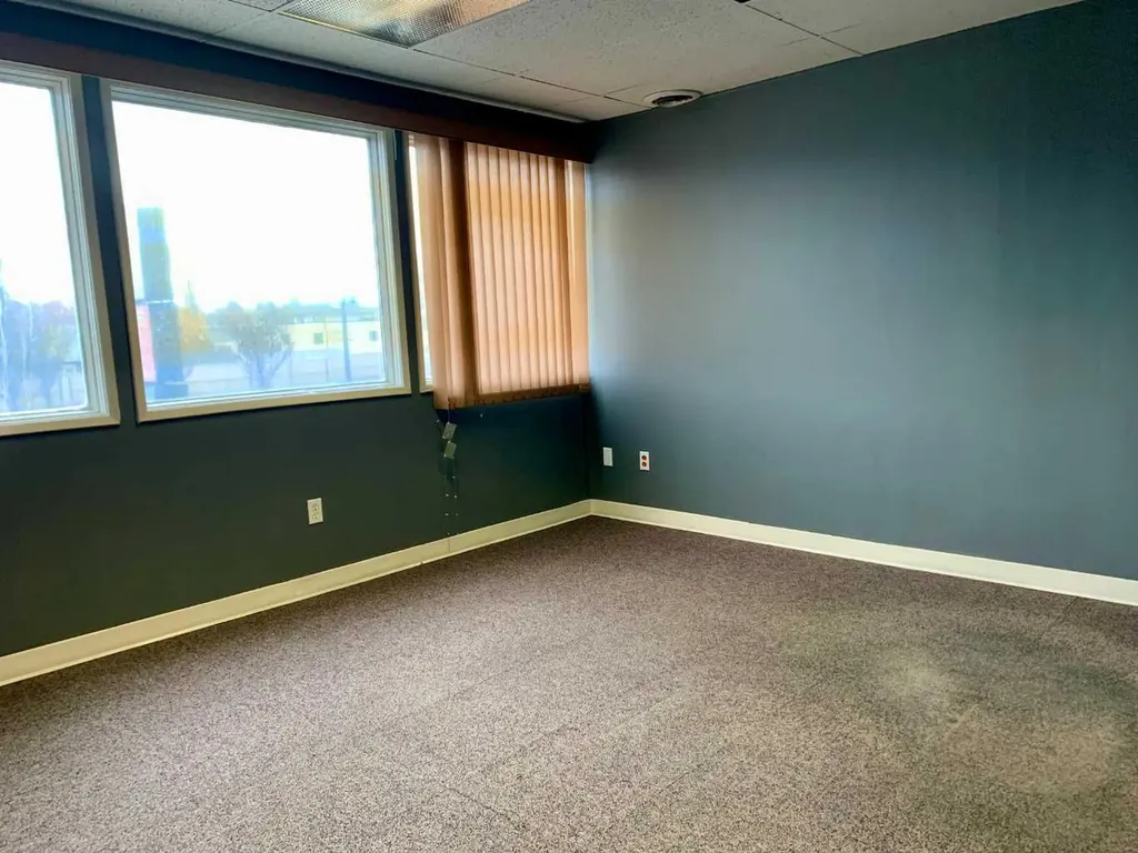 602 16 Avenue NW Calgary AB T2M 0J7